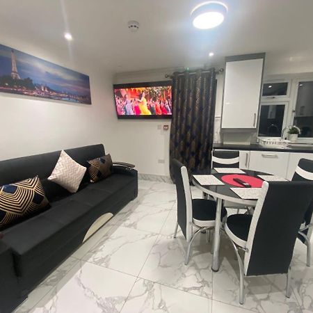 The Royal Boutique Oxford Lodge By London Sleep 6 Hayes  Extérieur photo