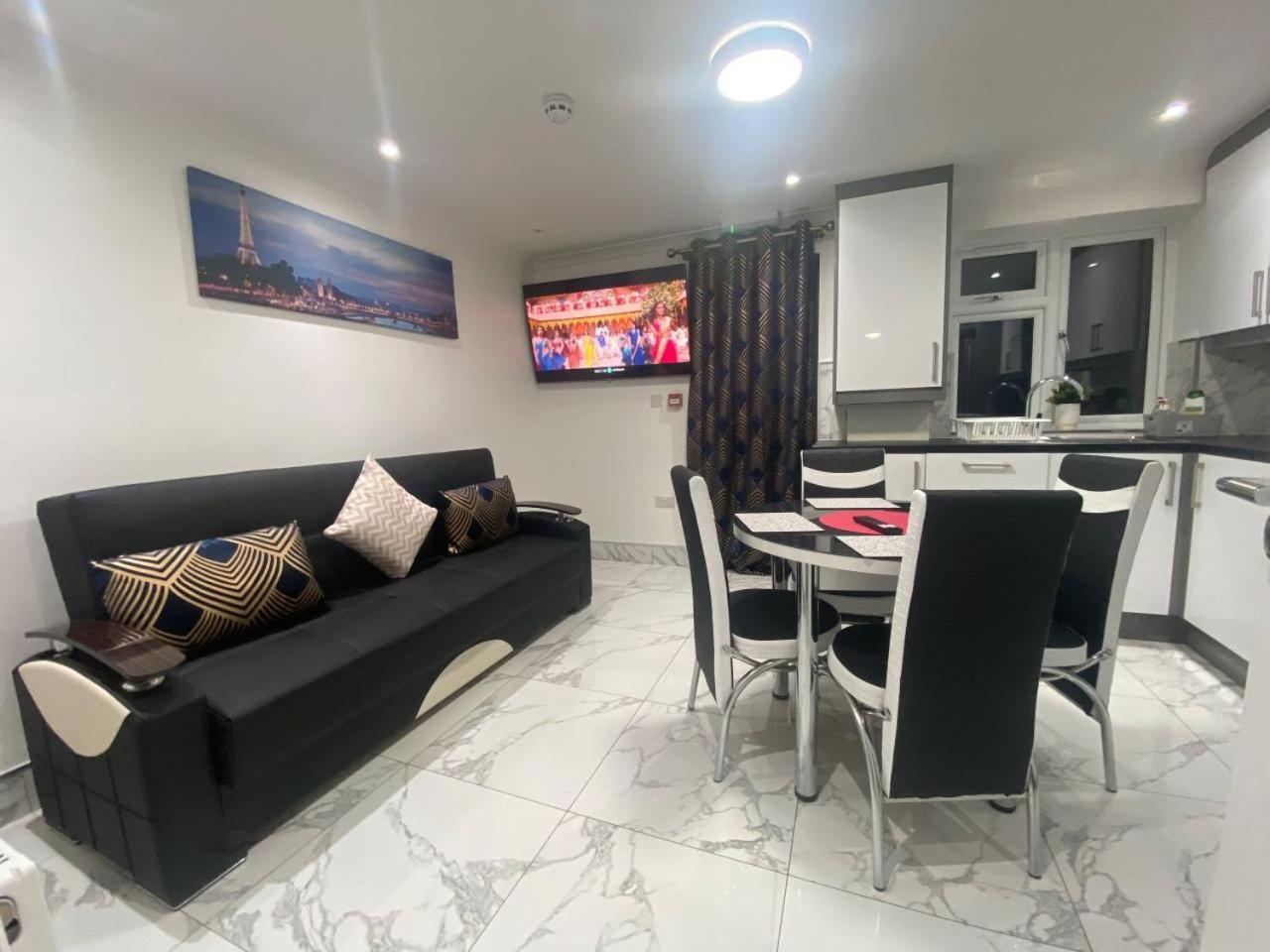 The Royal Boutique Oxford Lodge By London Sleep 6 Hayes  Extérieur photo
