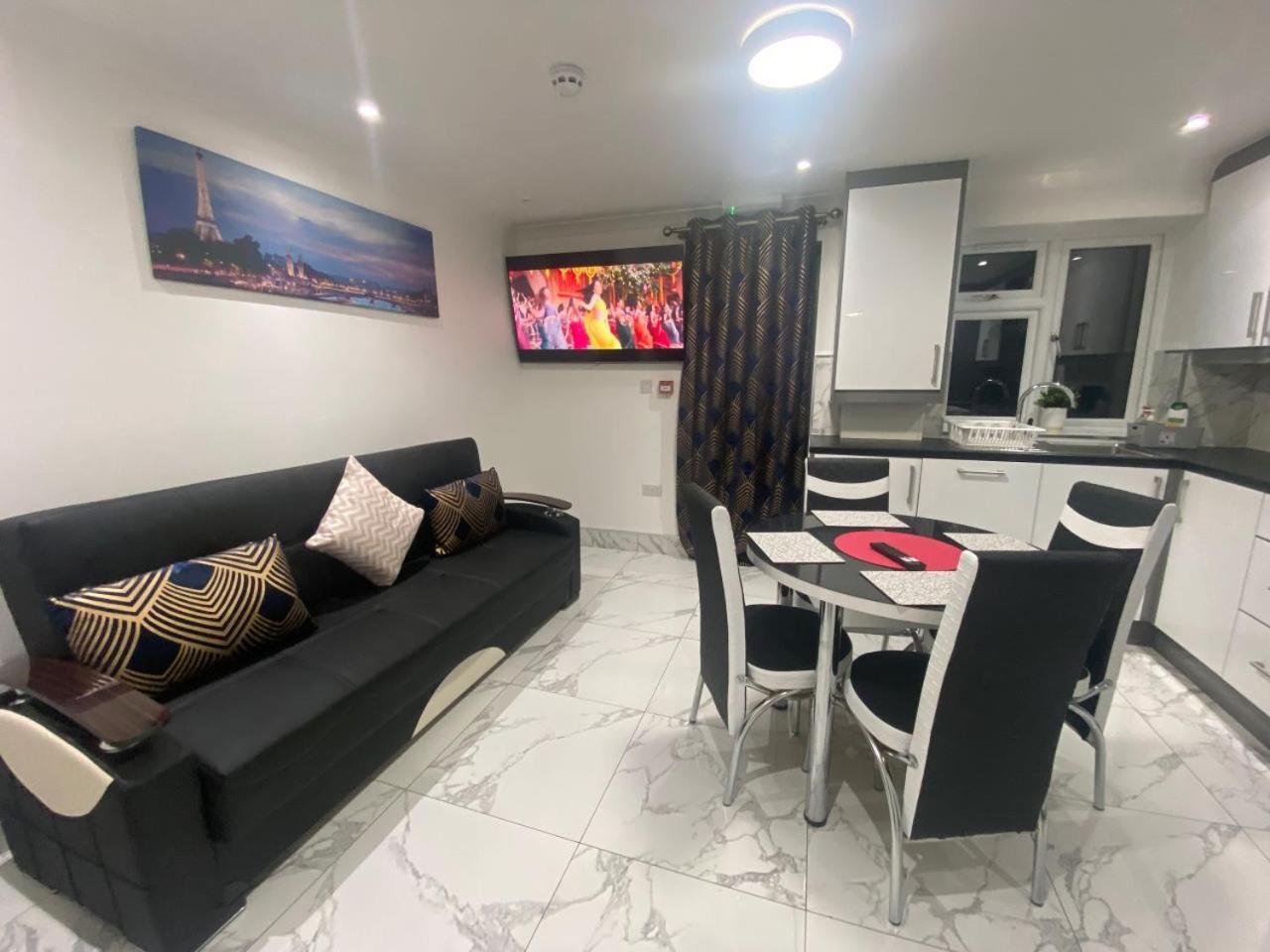 The Royal Boutique Oxford Lodge By London Sleep 6 Hayes  Extérieur photo