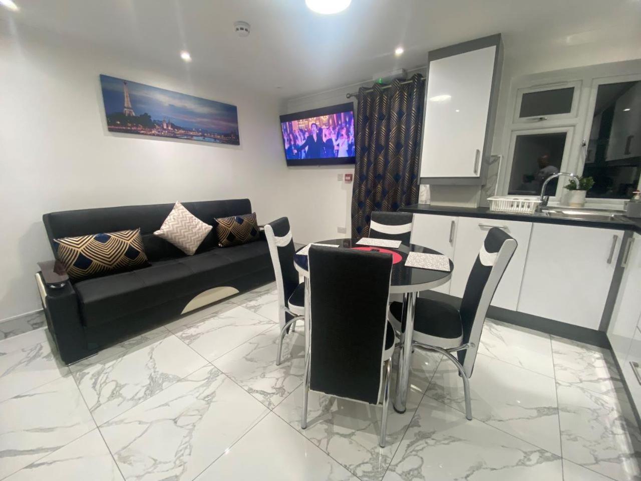 The Royal Boutique Oxford Lodge By London Sleep 6 Hayes  Extérieur photo
