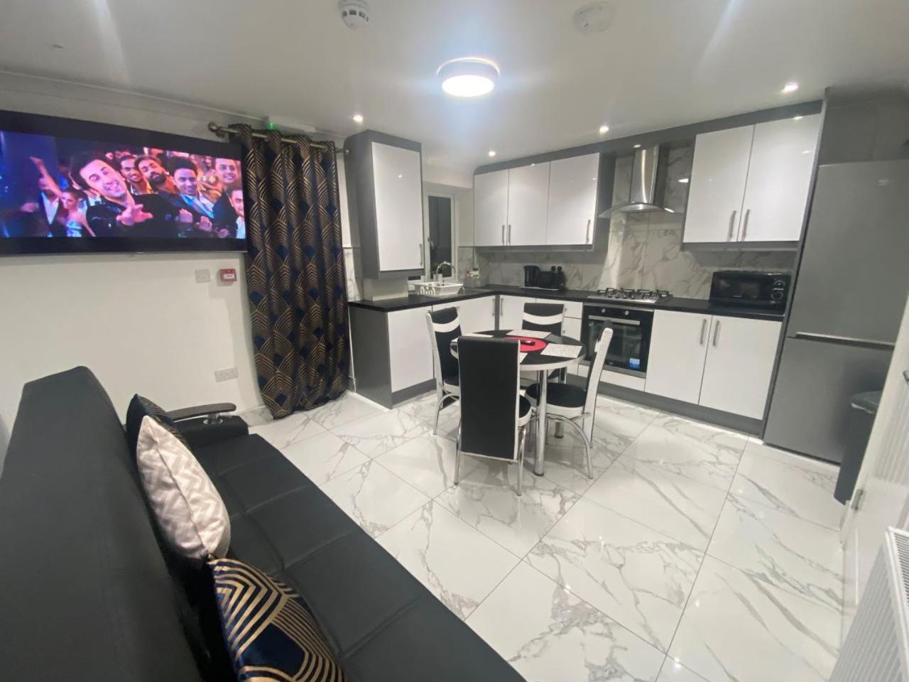 The Royal Boutique Oxford Lodge By London Sleep 6 Hayes  Extérieur photo