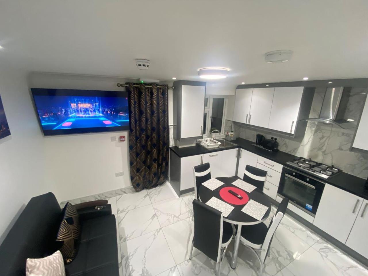 The Royal Boutique Oxford Lodge By London Sleep 6 Hayes  Extérieur photo