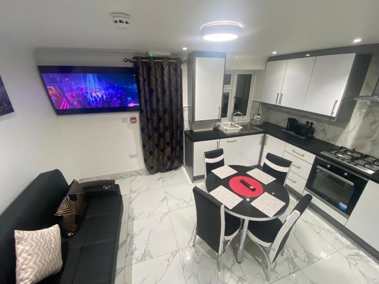 The Royal Boutique Oxford Lodge By London Sleep 6 Hayes  Extérieur photo