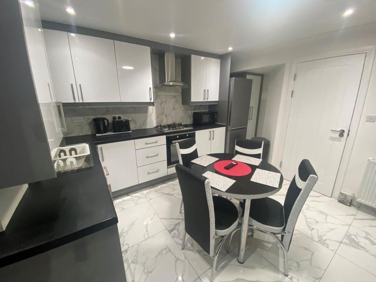 The Royal Boutique Oxford Lodge By London Sleep 6 Hayes  Extérieur photo