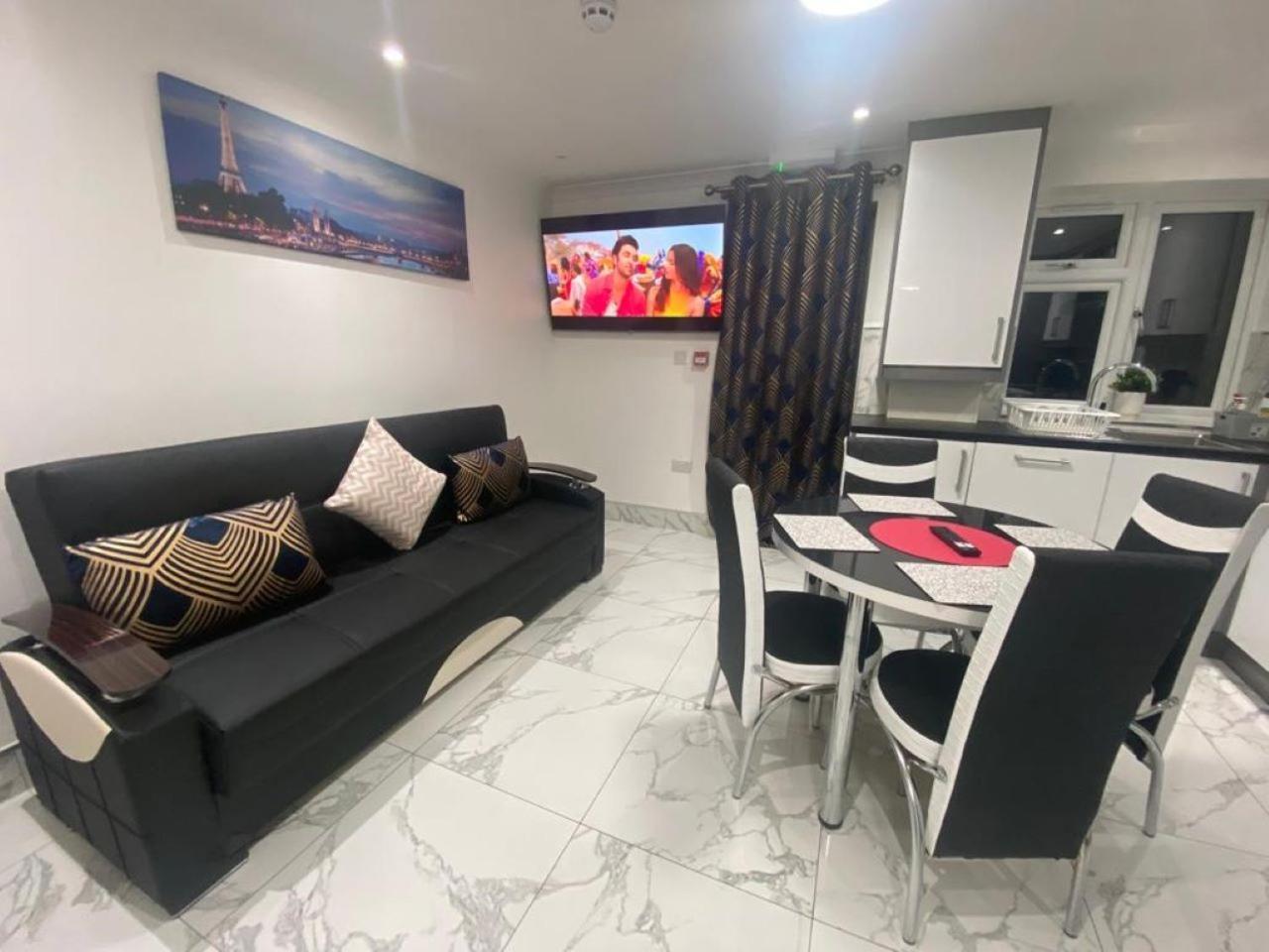 The Royal Boutique Oxford Lodge By London Sleep 6 Hayes  Extérieur photo